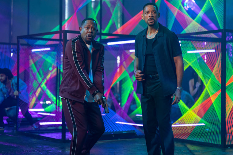 Martin Lawrence as Marcus Burnett and Will Smith as Mike Lowrey in a scene from 