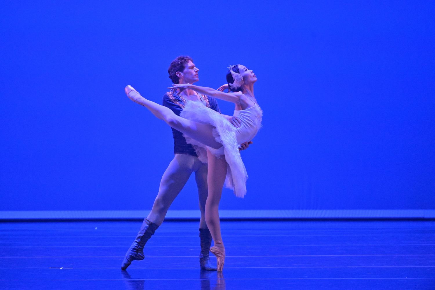 Mayuko Nijei and Eric Rodriguez of Compania Nacional de Danza-Mexico Theatre (Photo by Simon Soong/courtesy of Miami Hispanic Ballet/International Ballet Festival of Miami)