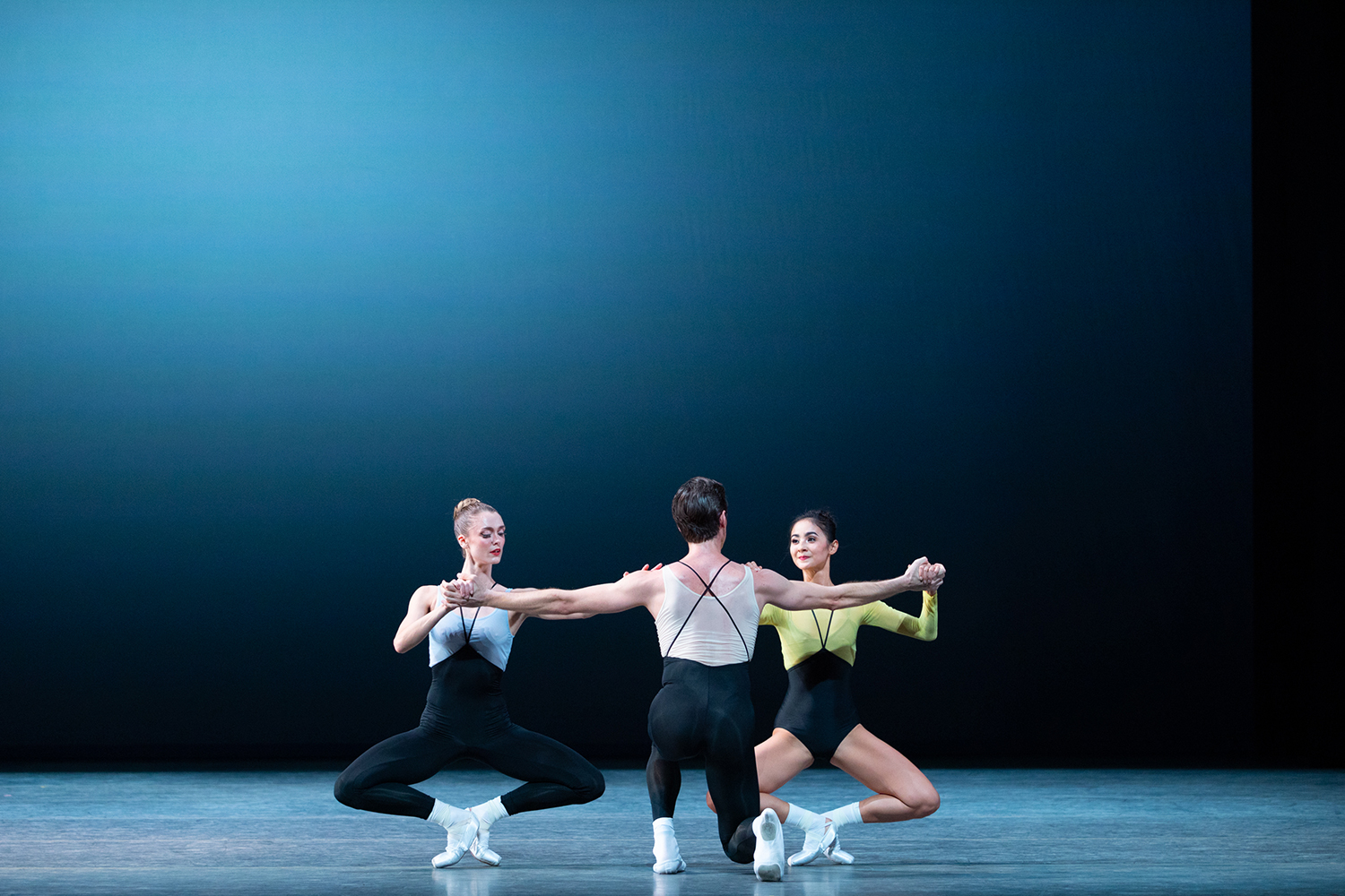 Hannah Fischer, Steven Loch and Mayumi Enokibara in the world premiere of 